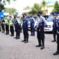 Dishub Kota Tangerang menerjunkan personel untuk memantau kondisi lalu lintas jalan rusak di kawasan Sewan, Kecamatan Neglasari Kota Tangerang (foto/Tangerang.go.id)