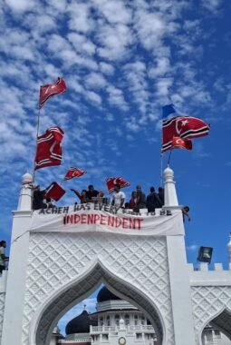 Peringatan 21 Tahun Perdamaian Aceh Berakhir Ricuh