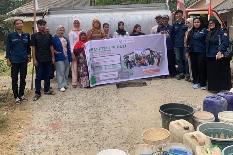BEM PTNU Gelar Aksi Sosial Bagi-Bagi Air Bersih di Pandeglang (Foto: Istimewa)
