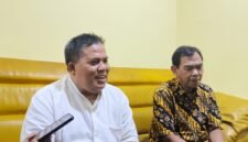 Anggota Timsel DPD Partai Golkar Kota Tangerang, Saat di Wawancarai di kantor dpd partai golkar kota Tangerang (Doc. Holid/PB)