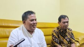 Anggota Timsel DPD Partai Golkar Kota Tangerang, Saat di Wawancarai di kantor dpd partai golkar kota Tangerang (Doc. Holid/PB)