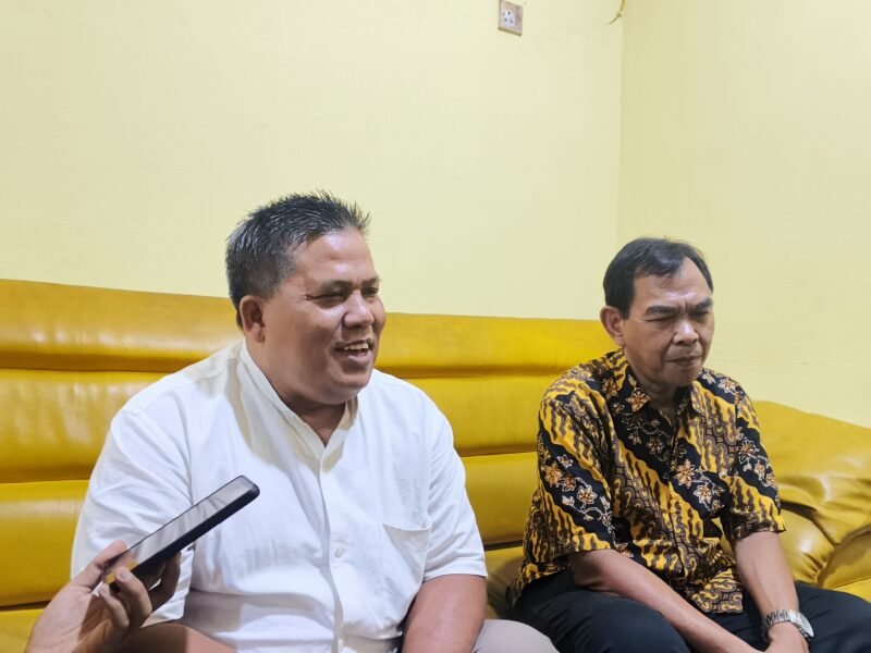 Anggota Timsel DPD Partai Golkar Kota Tangerang, Saat di Wawancarai di kantor dpd partai golkar kota Tangerang (Doc. Holid/PB)
