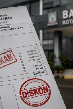 Pesta Diskon Kemerdekaan dan Tunggakan Pajak yang Belum Usai