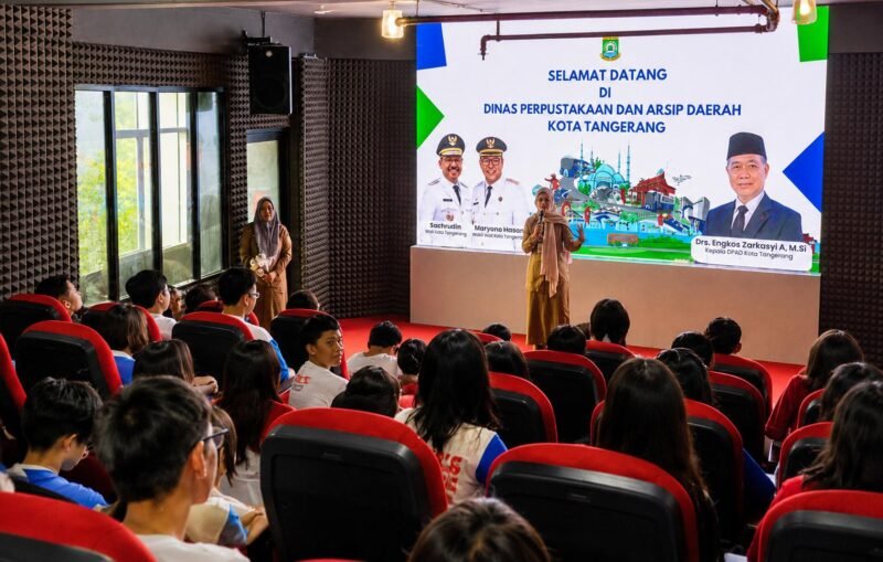 Suasana kegiatan di Teater Mini Dinas Perpustakaan dan Arsip Daerah (DPAD) Kota Tangerang. DPAD membuka pendaftaran Lomba Baca Puisi khusus jurnalis dalam rangka menyambut HUT ke-81 Republik Indonesia. Foto: Dok. DPAD Kota Tangerang.