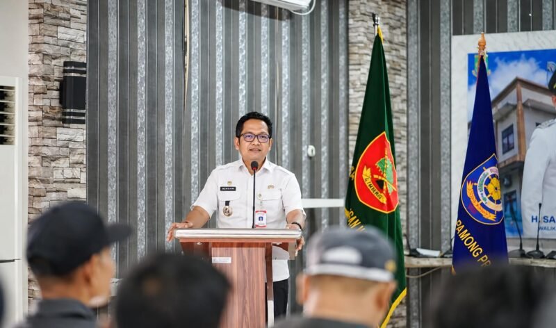 Camat Batuceper, Achsin Ghufron Falfeli, membuka Kegiatan sosialisasi dan pengembangan satuan linmas di wilayah untuk tingkat Kota Tangerang (foto/istimewa).