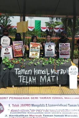 Seniman Gelar Aksi Tolak Komersialisasi Taman Ismail Marzuki