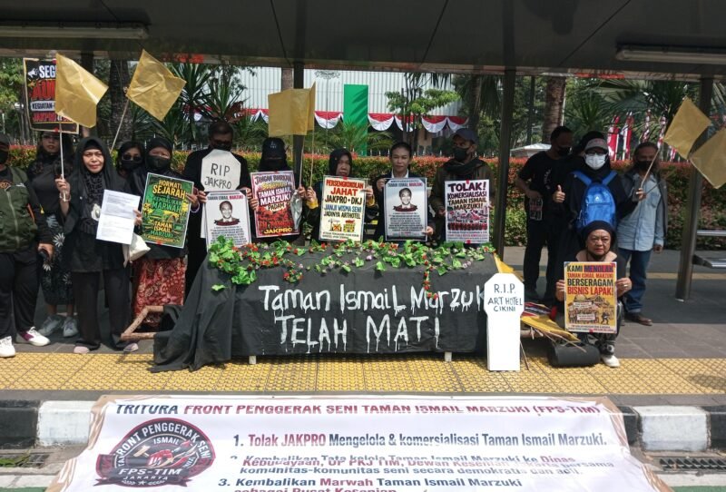 Seniman dan pegiat kebudayaan menggelar aksi di Balai Kota DKI Jakarta dan Gedung DPRD DKI Jakarta, Selasa (12/8/2026) (Foto: istimewa).