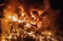 Kobaran api membakar gudang PT Iluva Gravure Industry di kawasan industri Cikopo, Kecamatan Bungursari, Kabupaten Purwakarta, Jawa Barat, Senin (17/8/2026) malam (foto: dokumentasi).