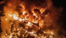 Kobaran api membakar gudang PT Iluva Gravure Industry di kawasan industri Cikopo, Kecamatan Bungursari, Kabupaten Purwakarta, Jawa Barat, Senin (17/8/2026) malam (foto: dokumentasi).