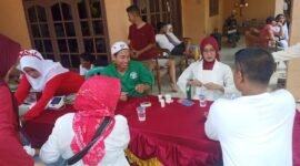 Pemeriksaan cek kesehatan yang dihadirkan oleh Paguyuban RT 001 (foto: dokumen pribadi).