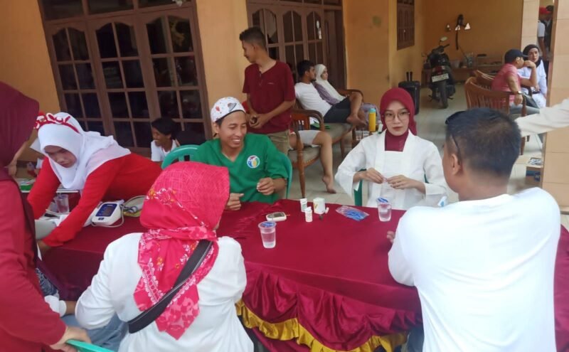 Pemeriksaan cek kesehatan yang dihadirkan oleh Paguyuban RT 001 (foto: dokumen pribadi).