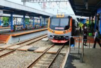 Ilustrasi perjalanan KRL Commuter Line lintas Duri-Tangerang. Perjalanan lintas tersebut mengalami gangguan setelah salah satu rangkaian tertemper sepeda motor, Kamis (20/8/2026). (Foto/ensroom.com)
