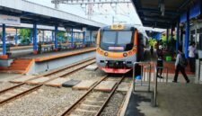 Ilustrasi perjalanan KRL Commuter Line lintas Duri-Tangerang. Perjalanan lintas tersebut mengalami gangguan setelah salah satu rangkaian tertemper sepeda motor, Kamis (20/8/2026). (Foto/ensroom.com)