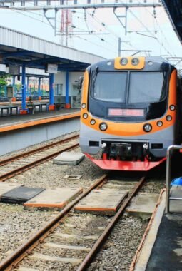 KRL Duri-Tangerang Terganggu Usai Tertemper Sepeda Motor
