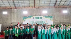 Ketua PW Fatayat NU banten, Noni Menawati Melantik Pengurus PAC Fatayat NU kecamatan Anyer (Doc. Ist/PB)