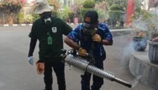Fogging Graha Yadika, Rapid Indonesia dan Damkar Sisir Sarang Nyamuk (foto/istimewa)