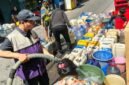 Dampa El Nino, BMM Bagikan Air Bersih Kepada Warga Makassa (Foto: Istimewa)