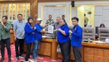Komite Perempuan SEPETA menyampaikan aspirasi dalam agenda RDPU/Audiensi Panja RUU tentang Perlindungan Ketenagakerjaan di DPR RI, Jakarta, Senin (21/9/2026) (foto/istimewa)