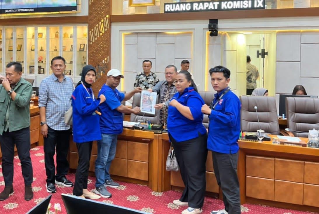Komite Perempuan SEPETA menyampaikan aspirasi dalam agenda RDPU/Audiensi Panja RUU tentang Perlindungan Ketenagakerjaan di DPR RI, Jakarta, Senin (21/9/2026) (foto/istimewa)
