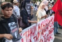 Poros Baru Tangerang menggelar aksi memperingati Hari Tani Nasional dan momentum September Hitam di depan Taman Gajah, Kota Tangerang, Kamis (24/9/2026) (Foto/Pusat-berita.com)