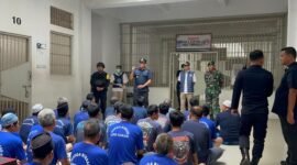 Pemeriksaan di Lapas Cianjur (Foto: istimewa)

Baca artikel detikjabar, "Lapas Cianjur Disisir, Petugas Temukan Benda Terlarang" selengkapnya https://www.detik.com/jabar/hukum-dan-kriminal/d-8677702/lapas-cianjur-disisir-petugas-temukan-benda-terlarang.

Download Apps Detikcom Sekarang https://apps.detik.com/detik/