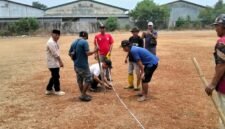 Pemerintah desa mekarjaya sepatan, melakukan pengukuran aset desa berupa tanah bengkok sekaligus pemasangan patok (Doc. Ist/PB)