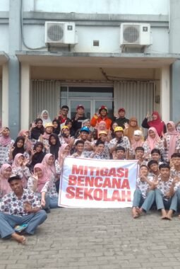 Kolaborasi Relawan Tangsel Gelar Edukasi Mitigasi Gempa Gratis di PKBM Binar