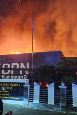 Kebakaran Hebat Landa Kantor ATR/BPN Karawang