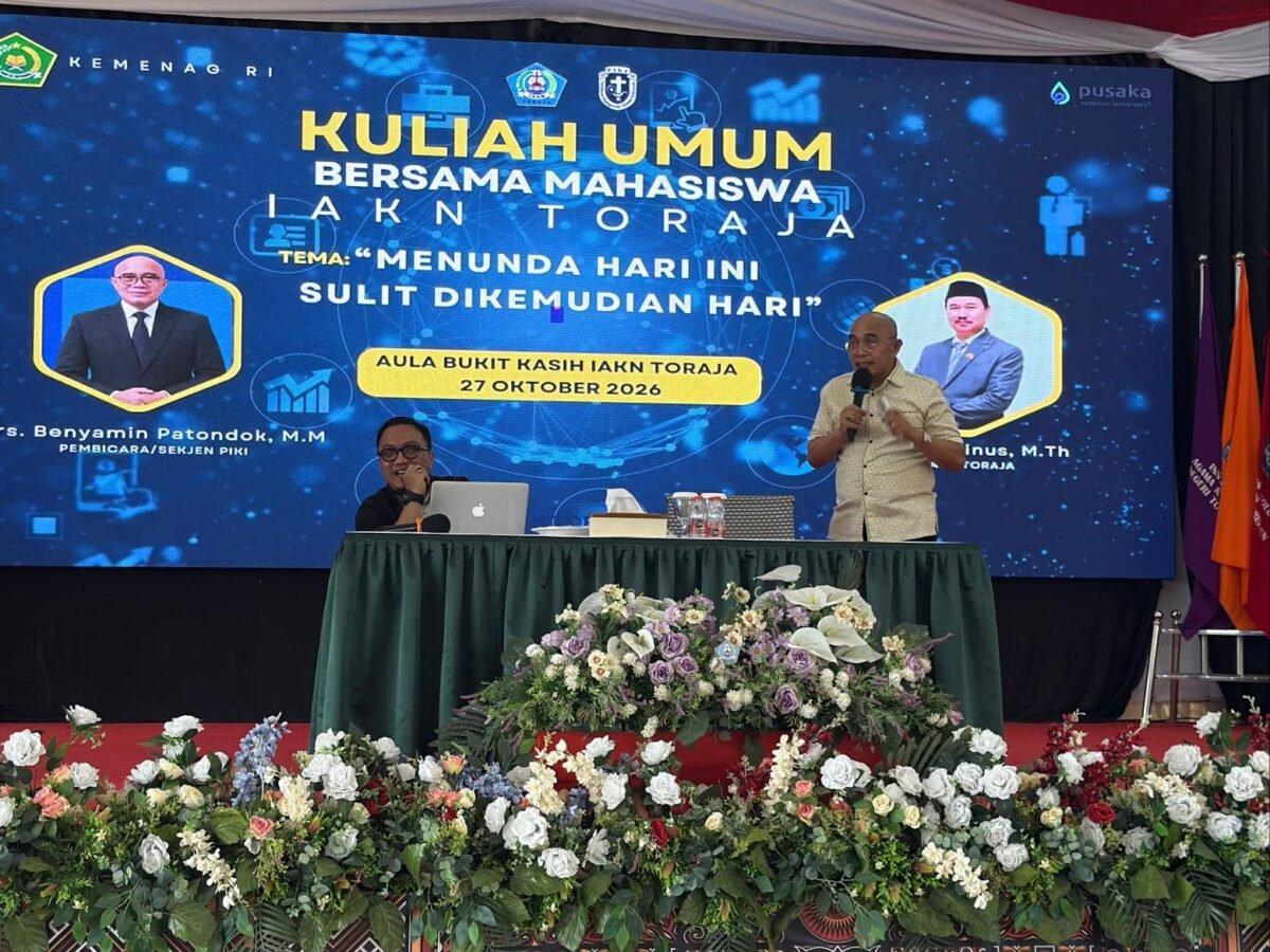 Sekjend PIKI, Benyamin Patondok Sedang Mengisi Kuliah Umum di IAKN Toraja (Foto: Istimewa)