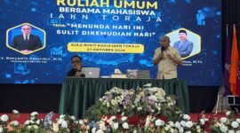 Sekjend PIKI, Benyamin Patondok Sedang Mengisi Kuliah Umum di IAKN Toraja (Foto: Istimewa)