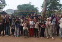 Pelatihan kokedama melibatkan anak-anak yang belajar membuat media tanam berbentuk bola dan merawat tanaman (foto: ist)