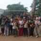 Pelatihan kokedama melibatkan anak-anak yang belajar membuat media tanam berbentuk bola dan merawat tanaman (foto: ist)