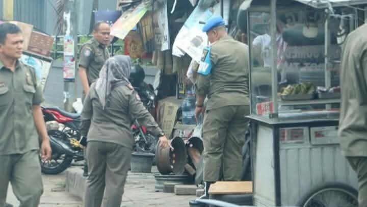 Penertiban PKL oleh Satpol PP Kota Tangerang